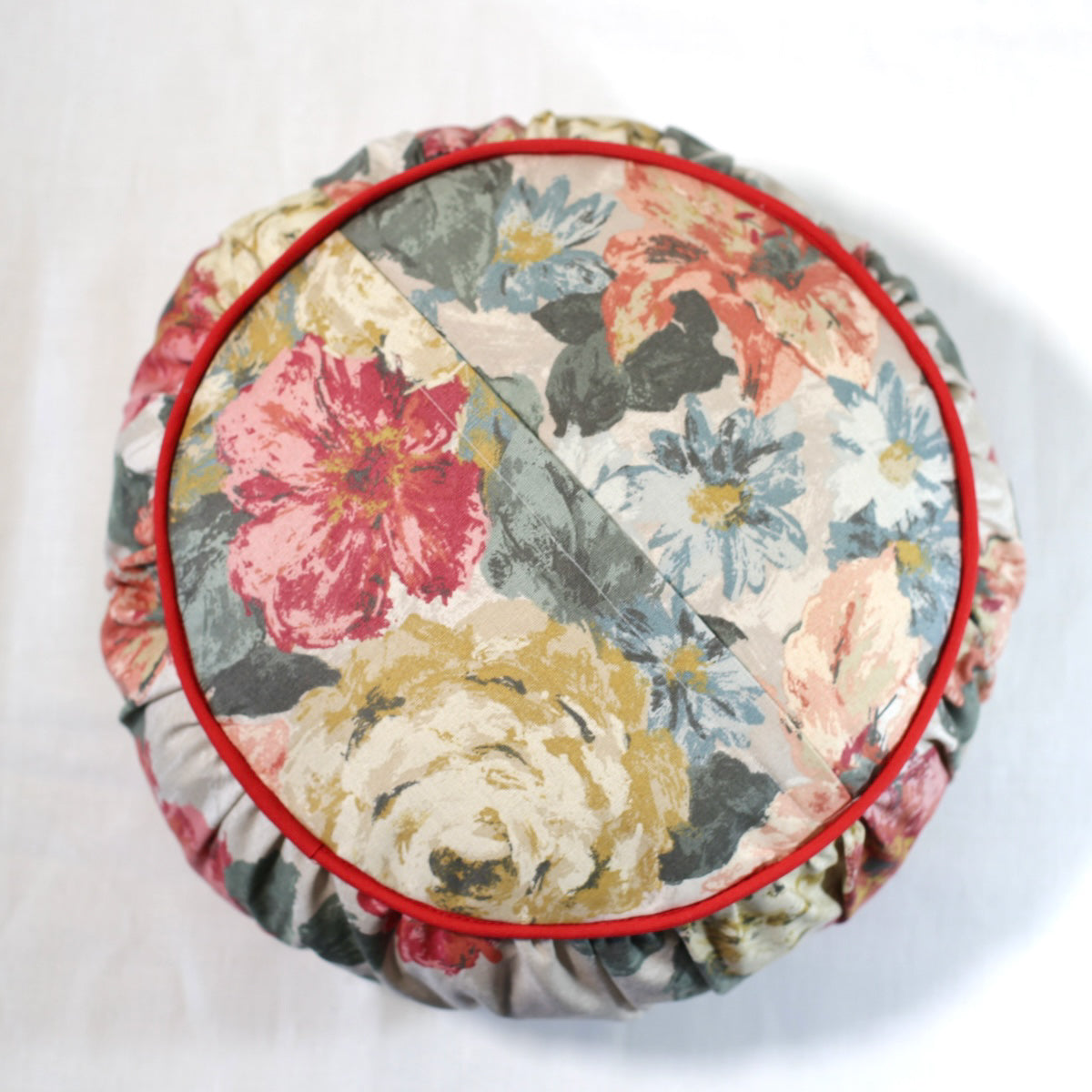 'Hana' round cushion